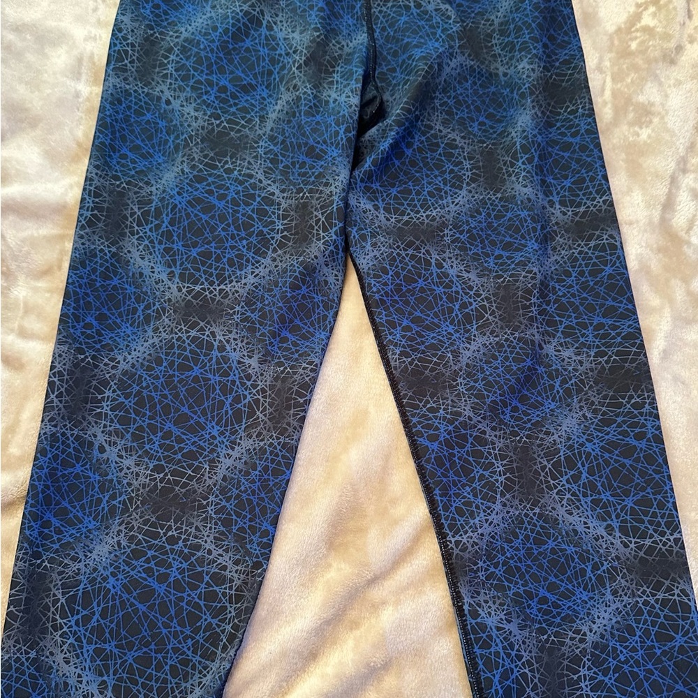 Geometric Patterned Leggings - Picture 2 of 10